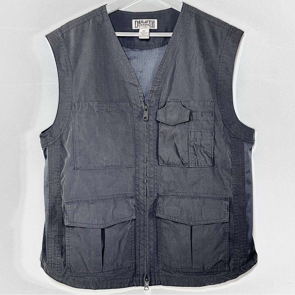 Duluth Trading Gray Cargo Vest M Fishing Hiking Tactical Double Zip Mesh Vents